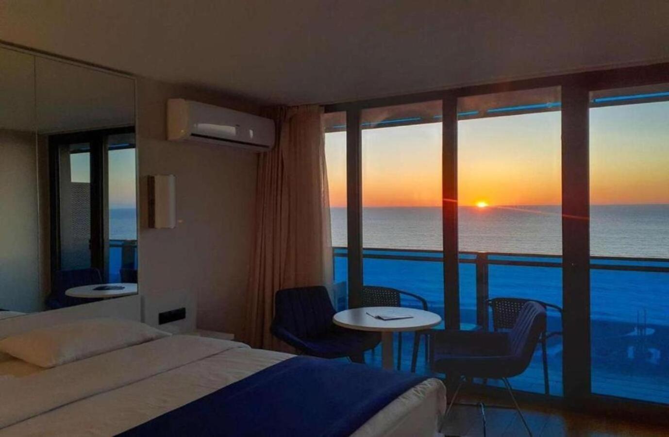 Luxury Apartamnets באטומי