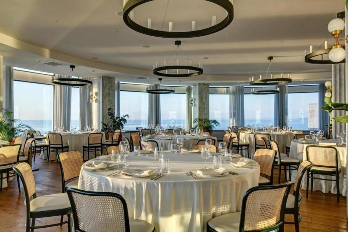 Luxury Apartamnets באטומי