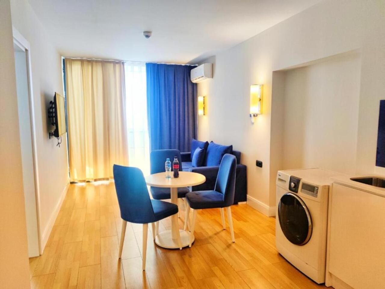 Luxury Apartamnets באטומי